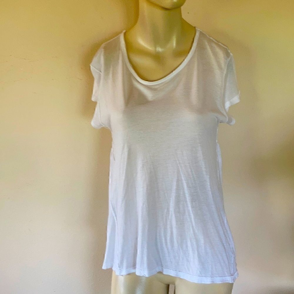 We The Free white raw edge loose top XS runs Big